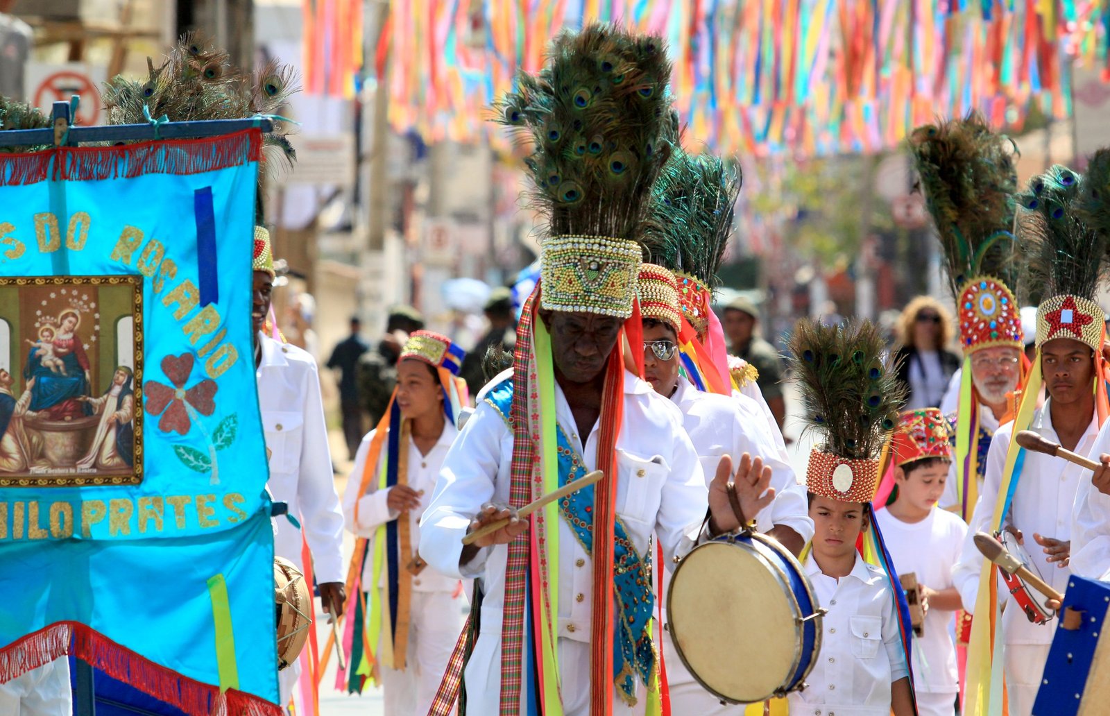 Detalhe das fitas dos Catopês